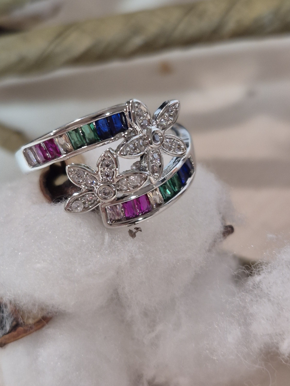 🎊🎊NEW🎊🎊 PRETTY!! Size 7 Multi-color CZ'S Ring In SILVER Plating